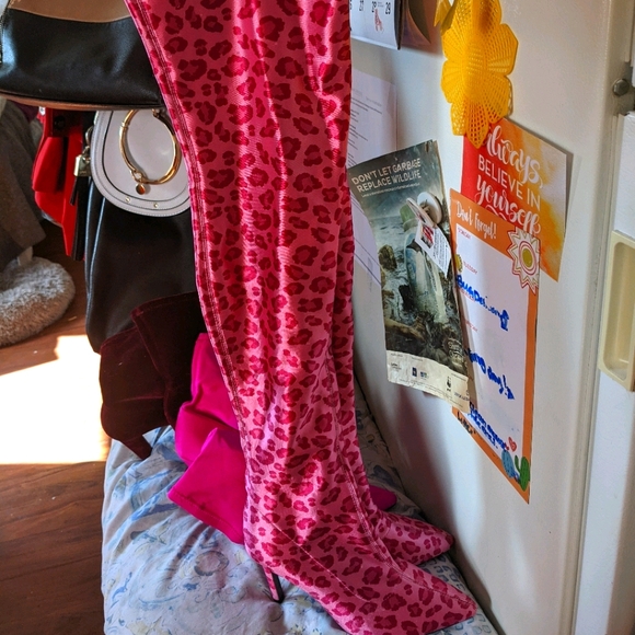 Thigh high(tight) Barbie Pink leopard boots - Picture 3 of 5